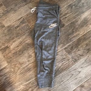 Nike women’s running joggers - M excellent cond 🤍